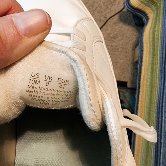 White Low-Top Sneakers - Picture 5 of 11